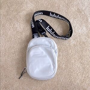 Lululemon The Rest is Written 2L Crossbody Bag Vapor Grey